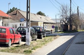 poartă pe drum public