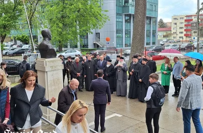 Bust dedicat lui Vasile Stroescu la ISJ Arad (2)