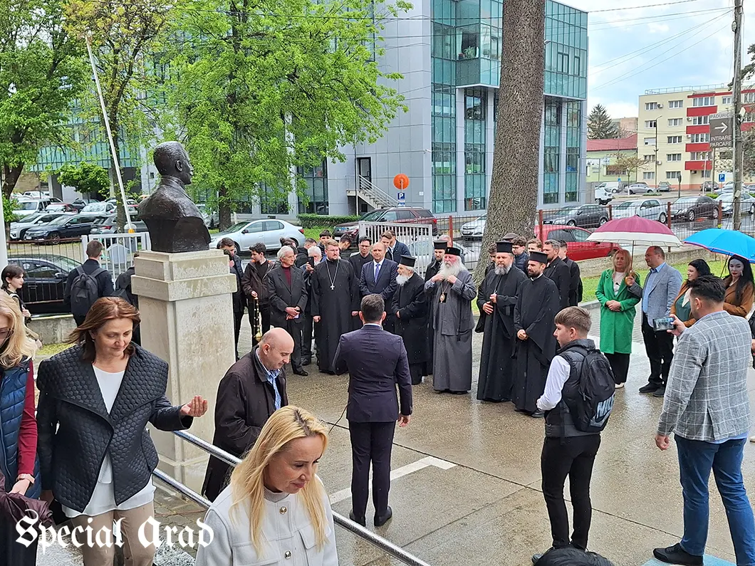 Bust dedicat lui Vasile Stroescu la ISJ Arad (2)