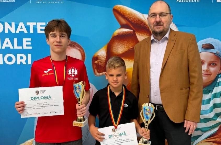 Poza pentru articolul Două titluri naționale pentru tinerii șahiști de la Vados Arad!