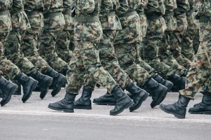 militari - foto: Filip Andrejevic / Unsplash