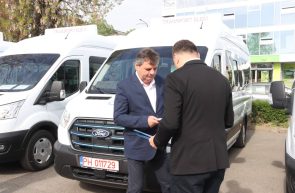 s-au ieftinit microbuzele electrice și la Consiliul Județean Arad