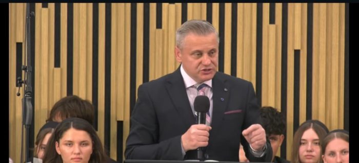 Poza pentru articolul De la o scânteie de credință, la o cetate a educației: Liceul Teologic Penticostal Arad a sărbătorit 35 de ani de existență