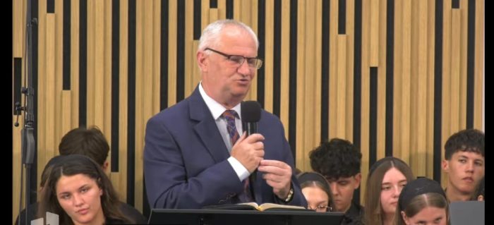 Poza pentru articolul De la o scânteie de credință, la o cetate a educației: Liceul Teologic Penticostal Arad a sărbătorit 35 de ani de existență