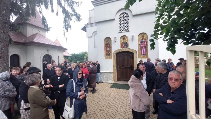 Poza pentru articolul O nouă încercare eșuată de instalare a preoților la Biserica Ortodoxă din Sânnicolau Mic
