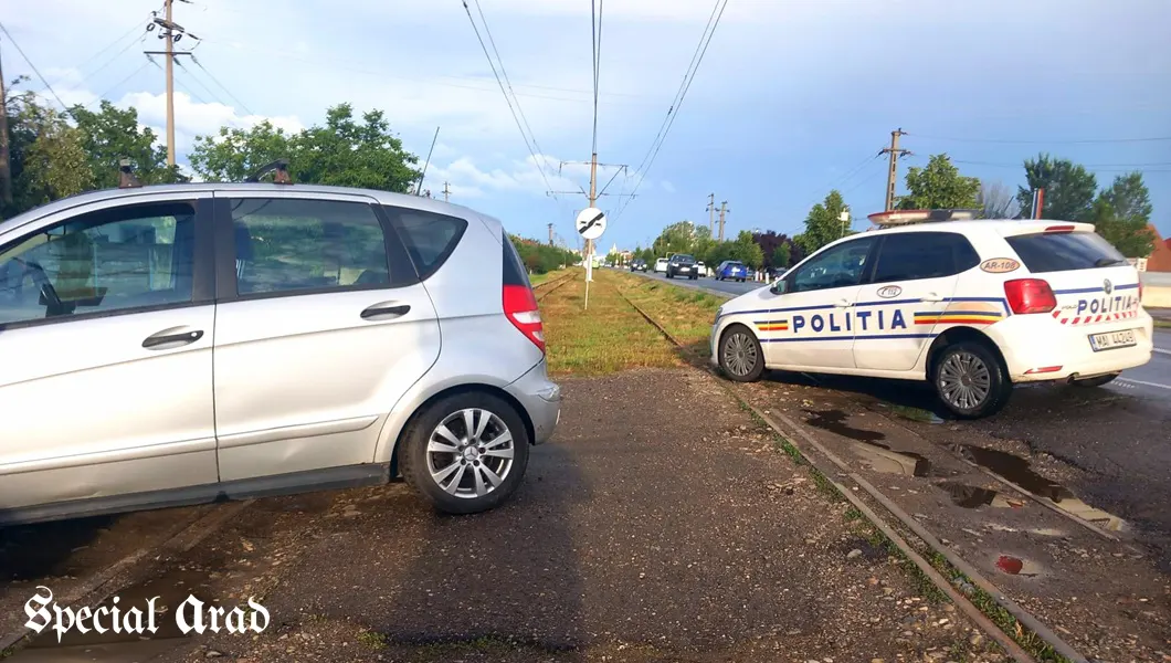 O femeie rănită în urma unui accident rutier chiar la ieșirea din Vladimirescu (2)