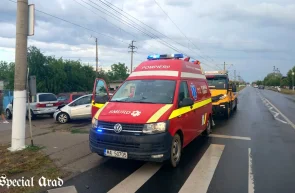 O femeie rănită în urma unui accident rutier chiar la ieșirea din Vladimirescu