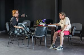 Teatrul Clasic Ioan Slavici premiera Casa de vacanță - Radu Iacoban