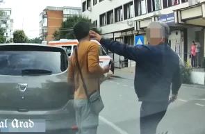 Un livrator din Sri Lanka acuză că a fost lovit de un agent de pază în curtea Spitalului Județean Arad