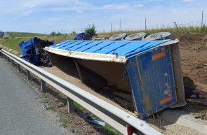 autotren răsturnat a1
