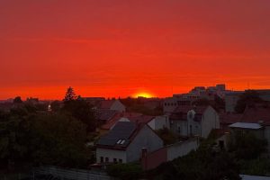 cerul roșu Arad