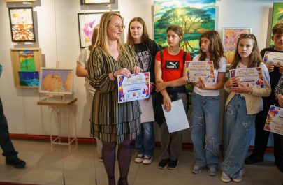 elevii din Pecica și profesoara Blazena Karkus și-au expus arta la Timișoara (3)
