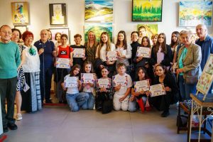 elevii din Pecica si profesoara Blazena Karkus si au expus arta la Timisoara