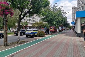 Bărbat de 57 de ani, transportat la spital după ce și-a dat foc într-o bancă din Slatina. Poliția a deschis o anchetă