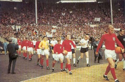 England_germany_entering_pitch_(better_quality)