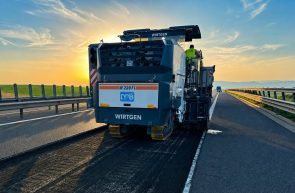 Lucrări de reparații la carosabil pe autostrada A1 - foto DRDP