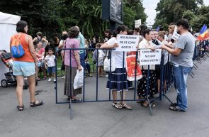 protest antivaccinist