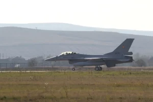 avion F 16