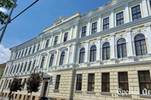 fatada refacuta Colegiul National Elena Ghiba Birta