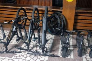 Biciclete și trotinete electrice susceptibile a fi furate, descoperite la Frontiera Nădlac