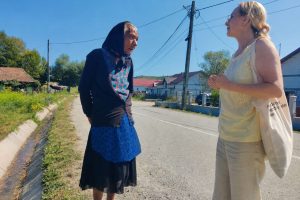 De la legendă rurală la frică reală. Reportaj PressHub în satul în care a fost atacată o ambulanță