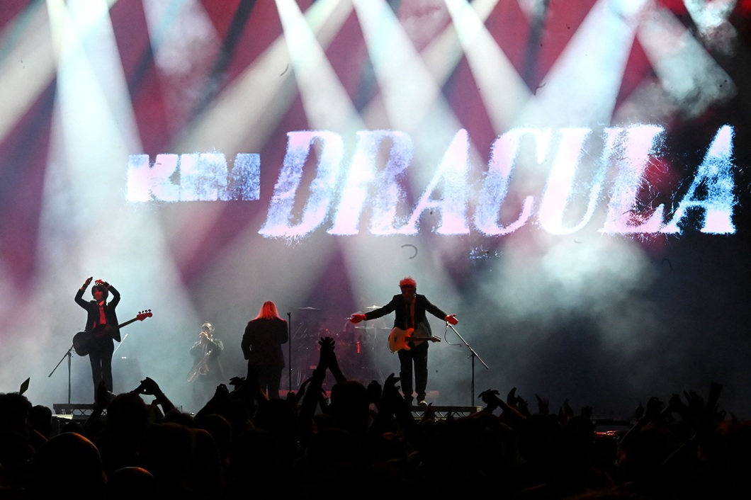 Kim Dracula Sziget Iulia Notaros