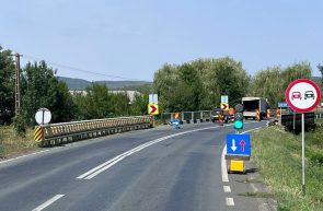 Restricții de circulație pe DN 7 în județul Arad. Traficul este dirijat cu semafor temporar