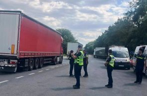 poliţişti 24 de ore