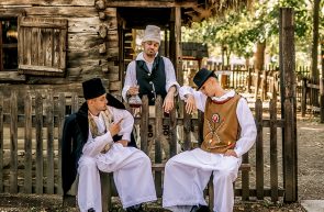 Zilele Culturii Sârbe la Arad se încheie pe scena Teatrului Clasic Ioan Slavici