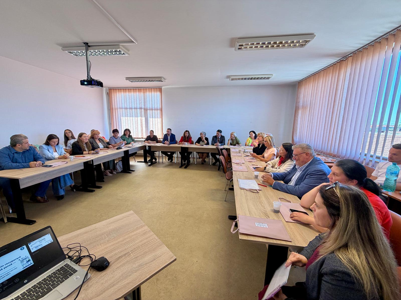 „Incluziune prin recuperare – o nouă șansă”: 109 copii și tineri cu CES și dizabilități vor beneficia de sprijin educațional și terapeutic la Arad