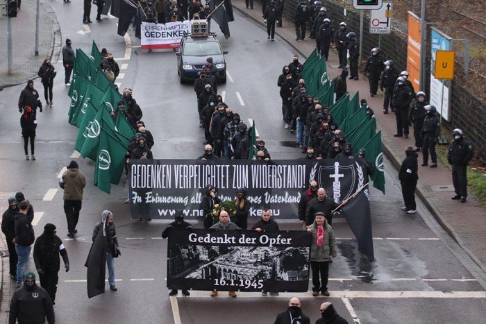 marș neonaziști în Magdeburg AfD