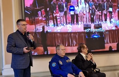Astronautul Dumitru Prunariu și criticul de artă Radu Varia, la Arad (2)