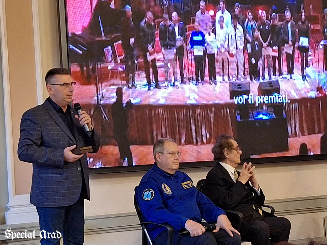 Astronautul Dumitru Prunariu și criticul de artă Radu Varia, la Arad (2).webp