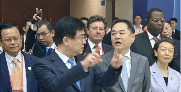 chinezii cu armata de teracotă la Curtici și la Pecica
