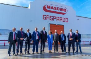 ambasadoarea Italiei, Laura Aghilarre, vizitează MASCHIO GASPARDO în Chișineu-Criș