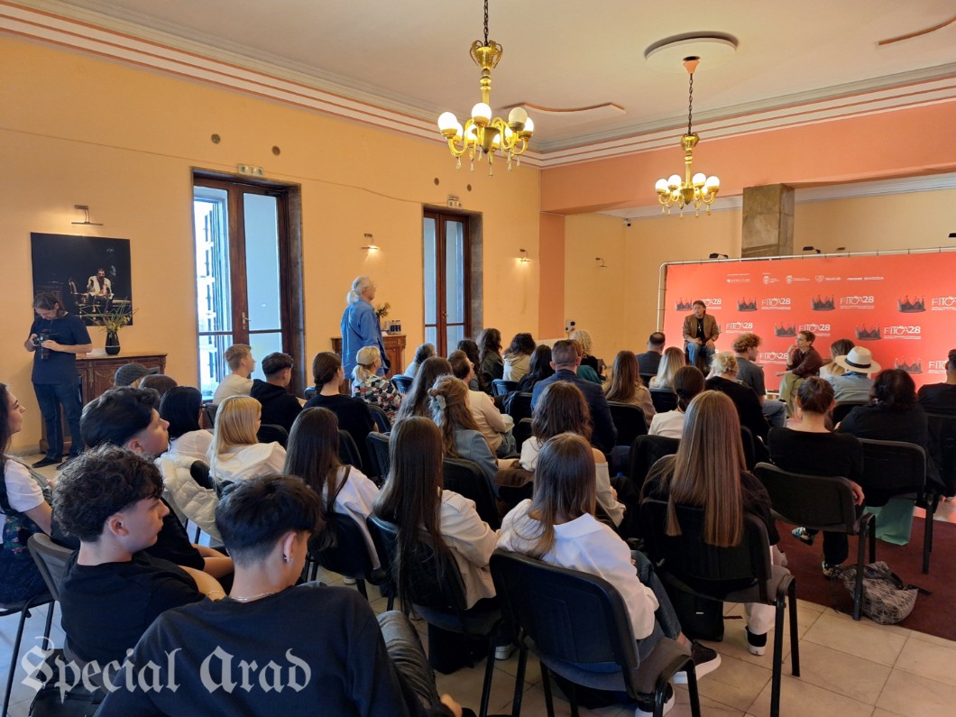Marius Manole și-a lansat la Arad cartea Fericirea e în actul următor (6)