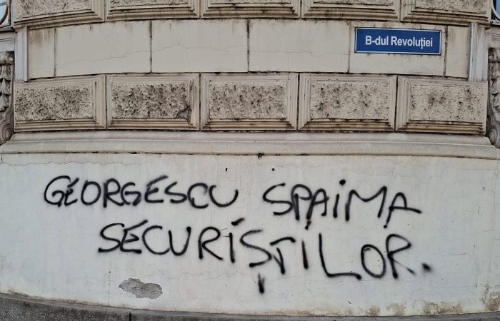 Absurdul birocrației românești. „Georgistul” care a vandalizat Trezoreria a fost identificat, dar instituțiile se împiedică în proceduri
