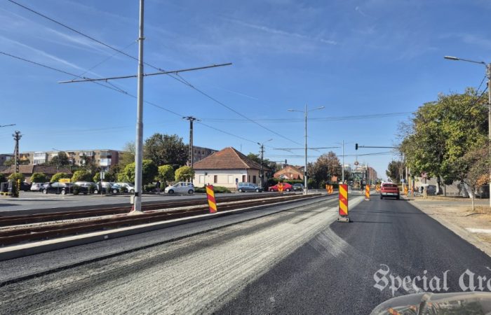 Nimic nu iese cum trebuie: Se scoate asfaltul proaspat așternut pe Calea Radnei. Primaria a dispus măsura pe cheltuiala constructorului
